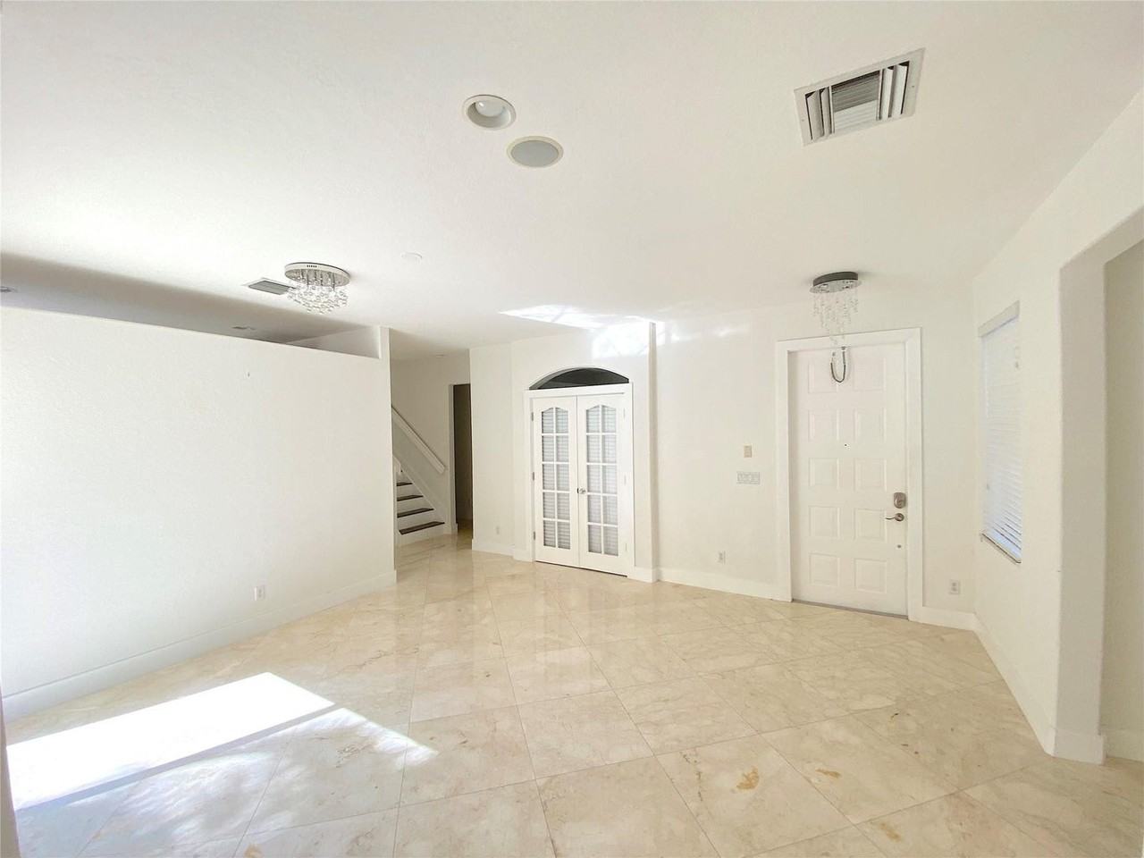 5830 Nw 119th Dr - Photo 7 of 28