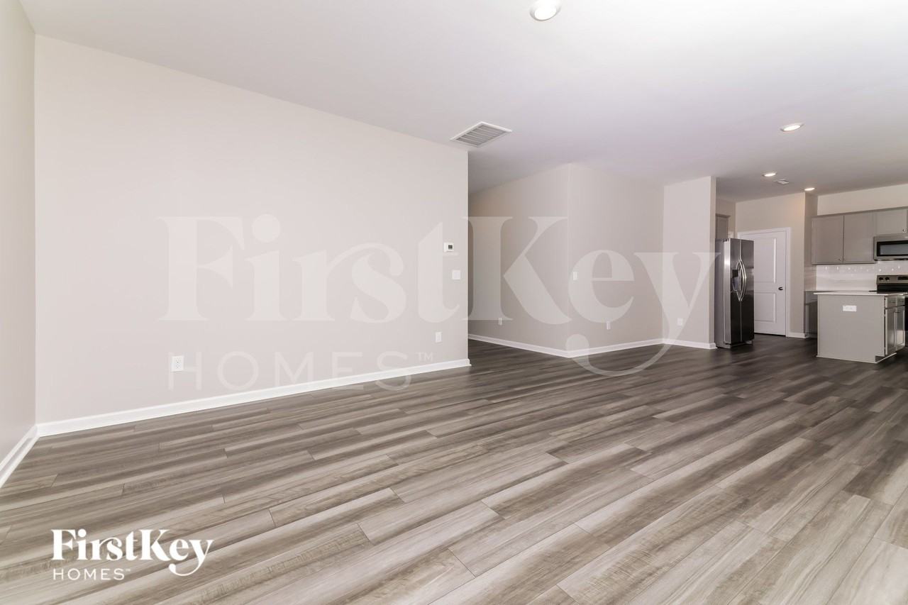 559 Barnes Landing Dr - Photo 4 of 19
