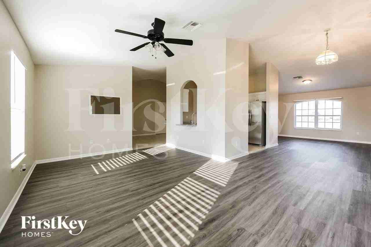 1024 Se 5th Ct - Photo 4 of 16