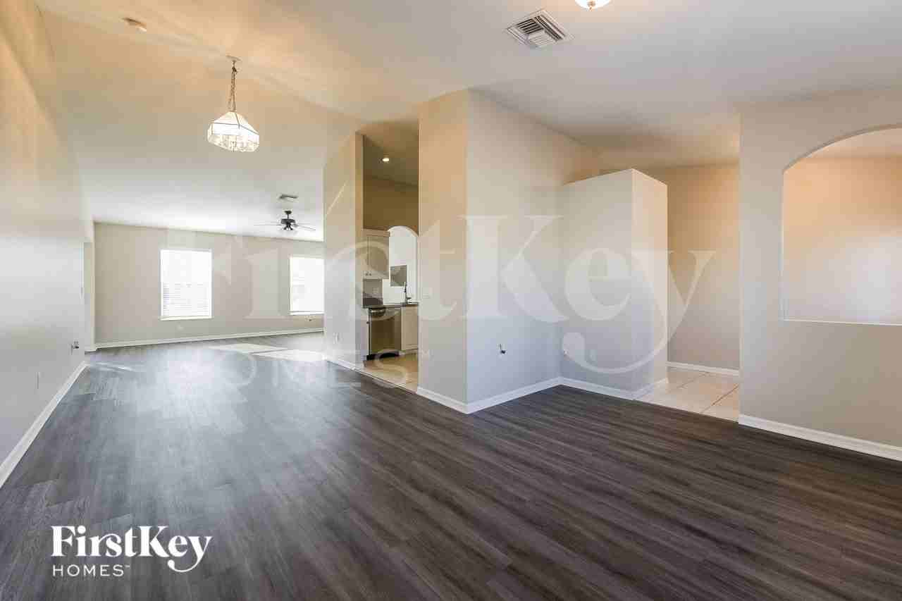 1024 Se 5th Ct - Photo 7 of 16