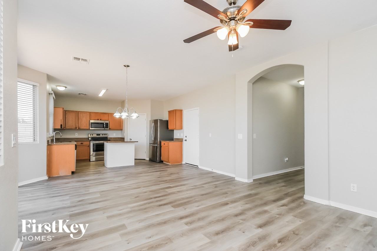 40556 N Domiano St - Photo 3 of 15