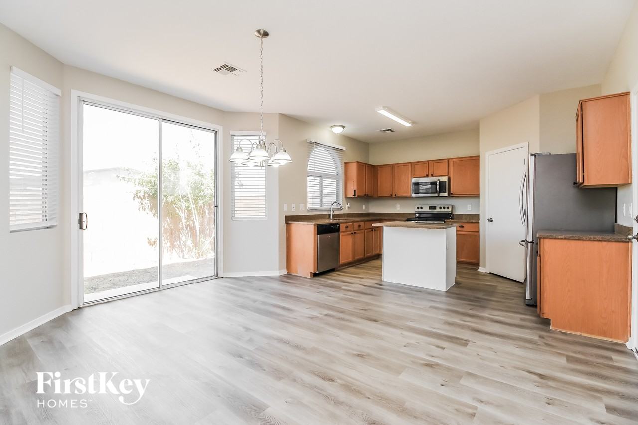40556 N Domiano St - Photo 5 of 15