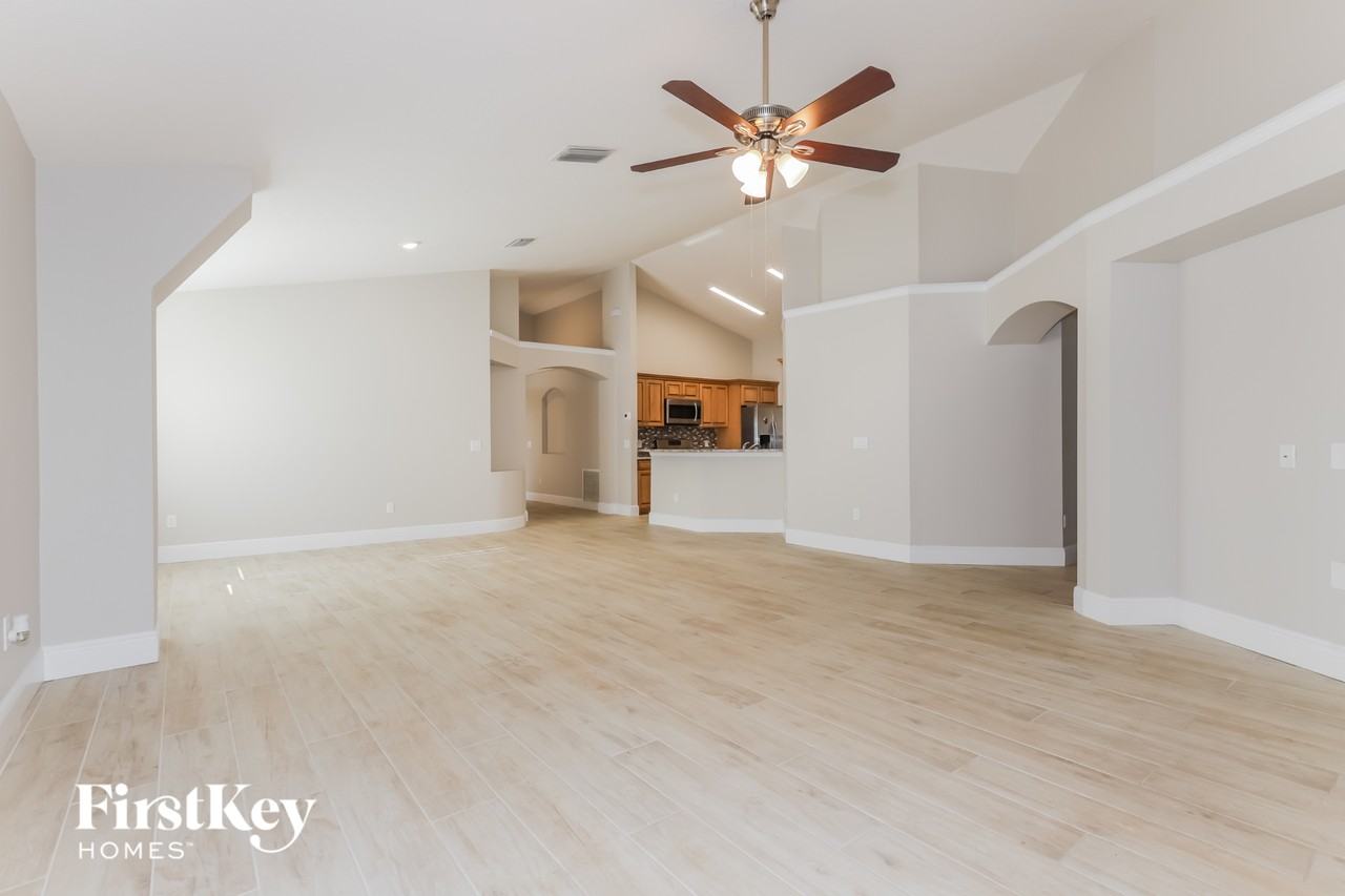 9402 Council Rock Ct - Photo 3 of 15