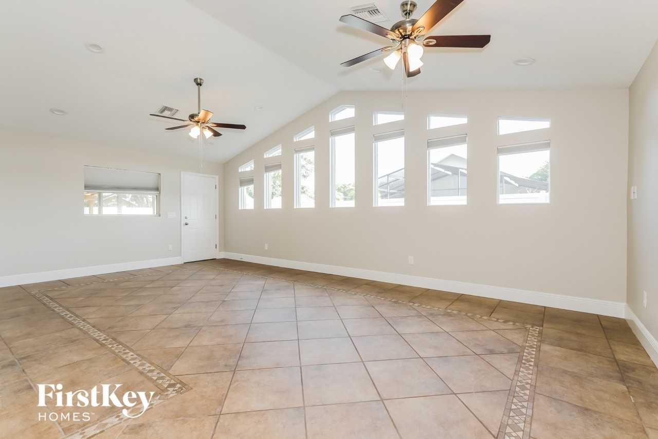 9402 Council Rock Ct - Photo 4 of 15