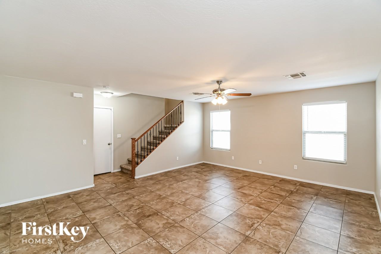 900 W Broadway Ave - Photo 2 of 16