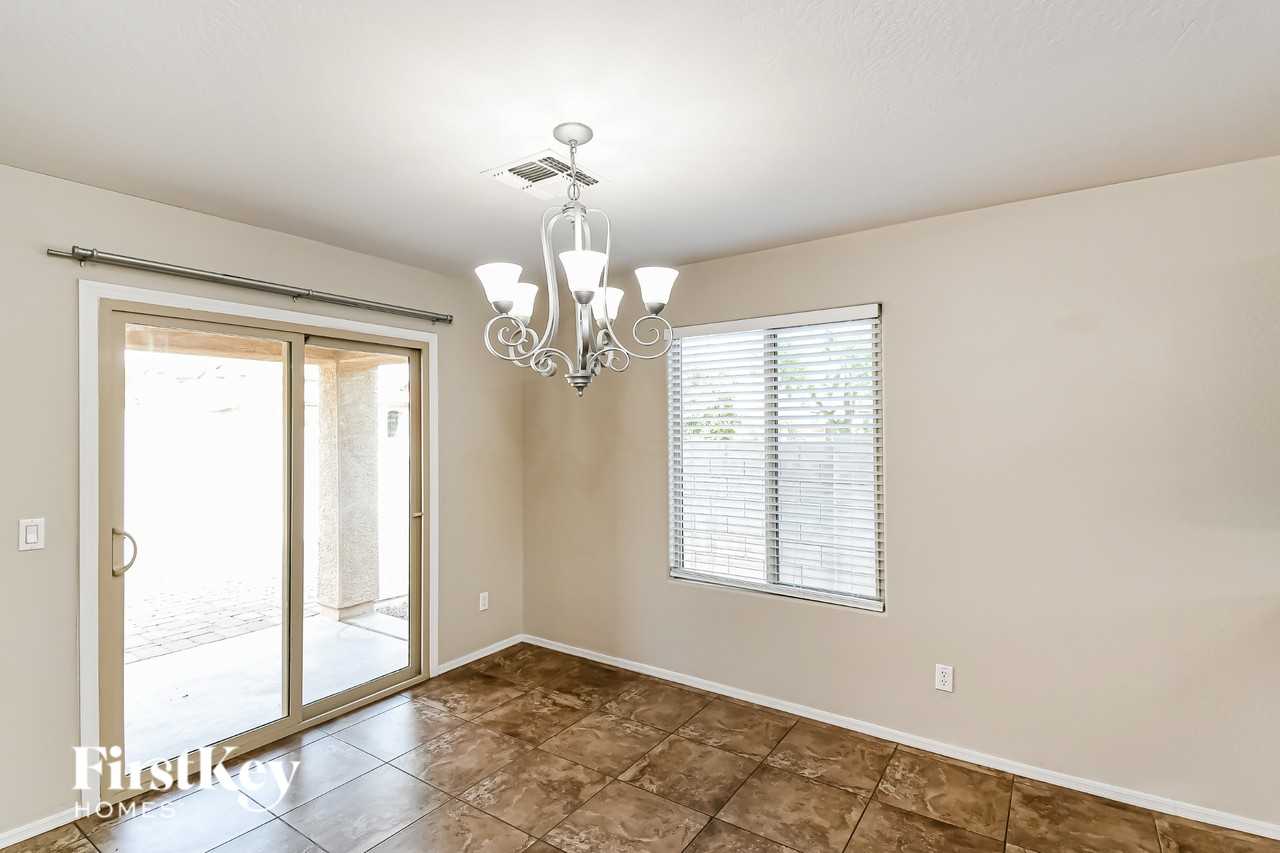 900 W Broadway Ave - Photo 4 of 16