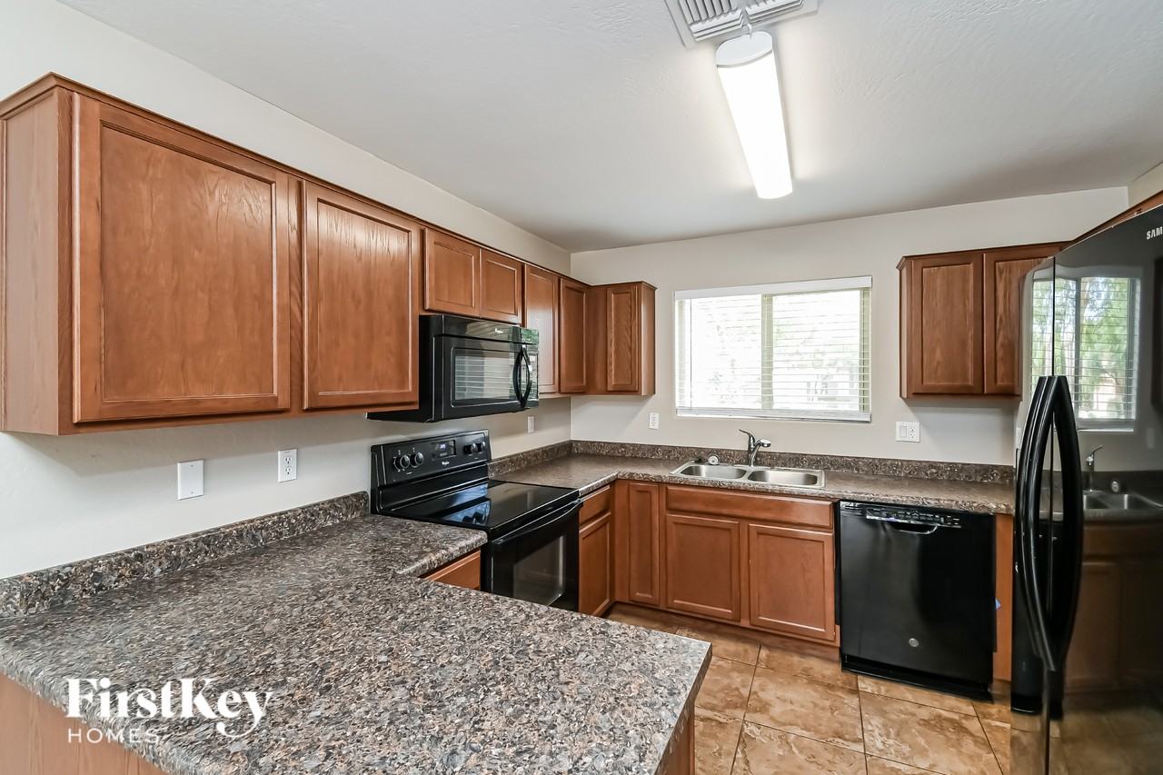 900 W Broadway Ave - Photo 6 of 16