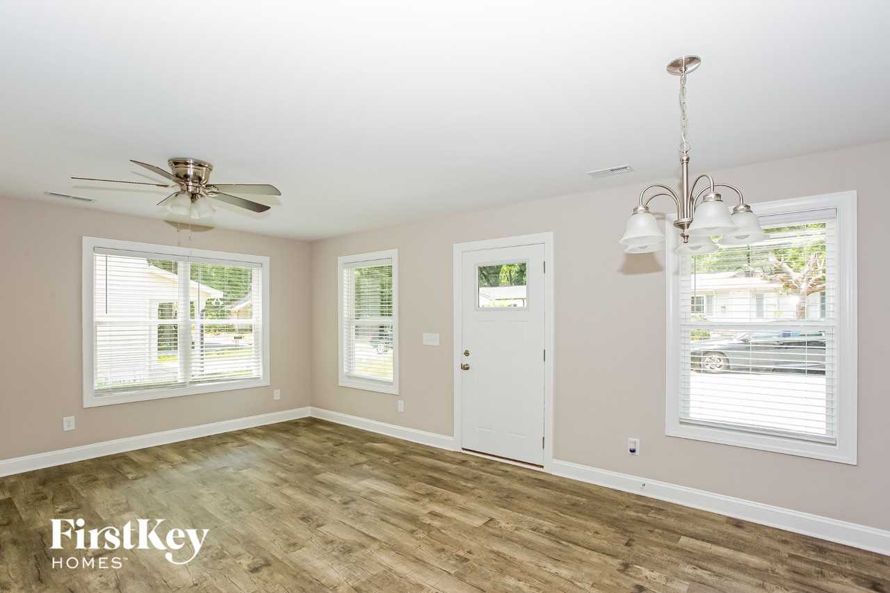 99 Saint Mary Ave Nw - Photo 5 of 15