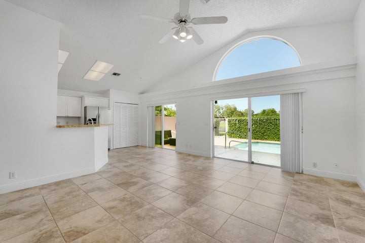 4355 Leicester Court - Photo 6 of 8