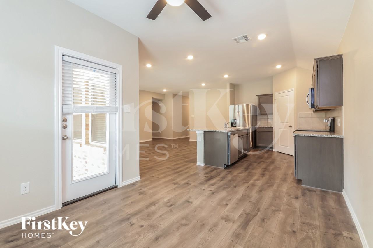 3370 Everly Dr - Photo 4 of 16