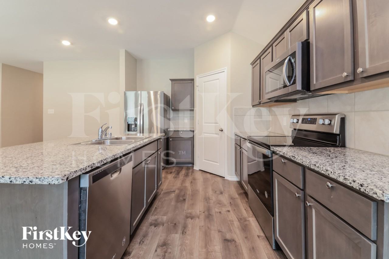 3370 Everly Dr - Photo 5 of 16