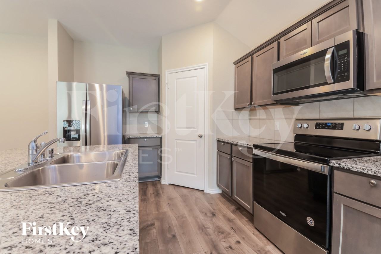 3370 Everly Dr - Photo 6 of 16