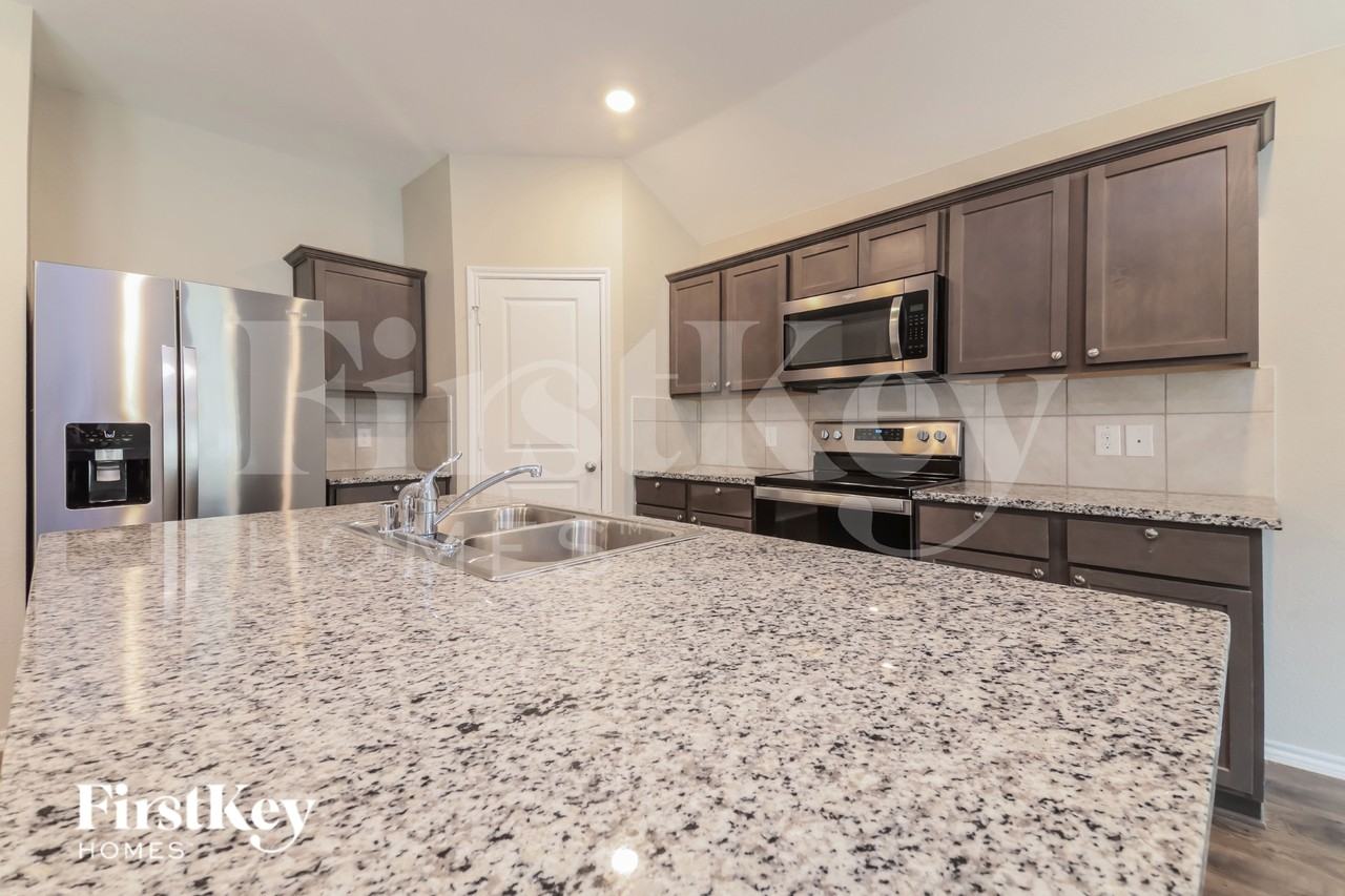 3370 Everly Dr - Photo 7 of 16