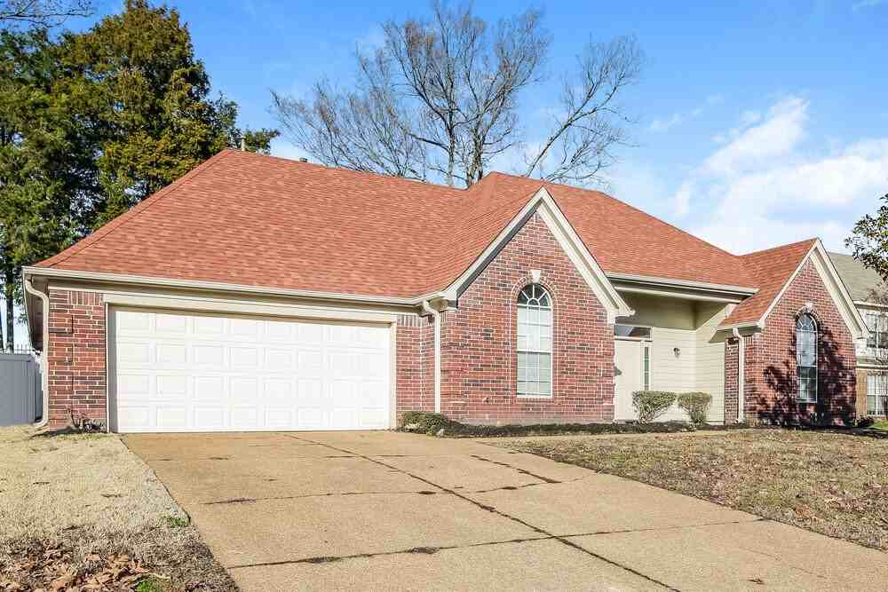 7885 Meadow Ridge Ln - Photo 4 of 17