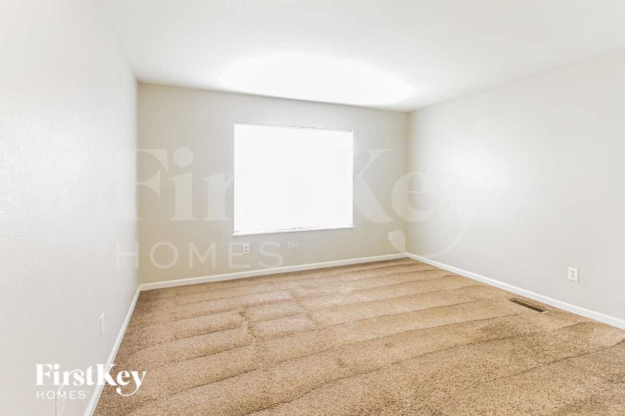 2814 Rothe Ln - Photo 6 of 16