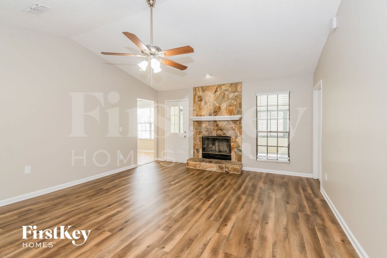 1383 Mayberry Ln - Photo 3 of 15
