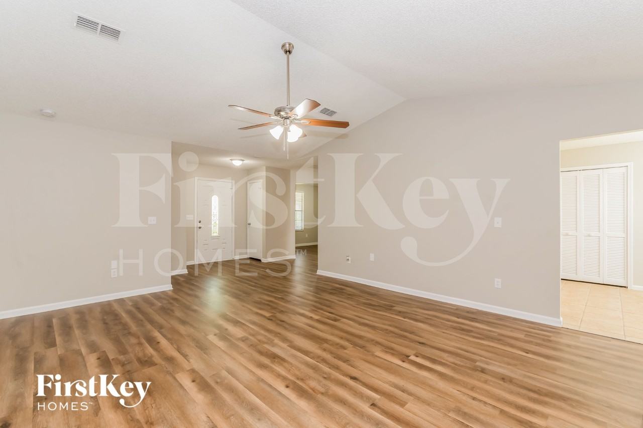 1383 Mayberry Ln - Photo 4 of 15