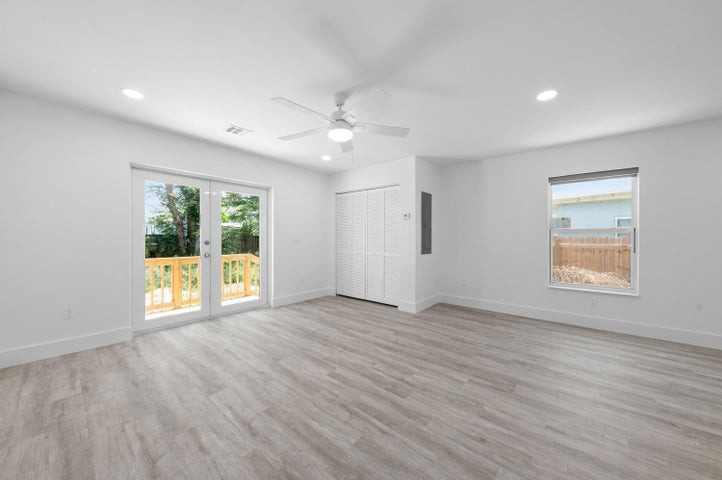 720 McIntosh Street - Photo 6 of 8