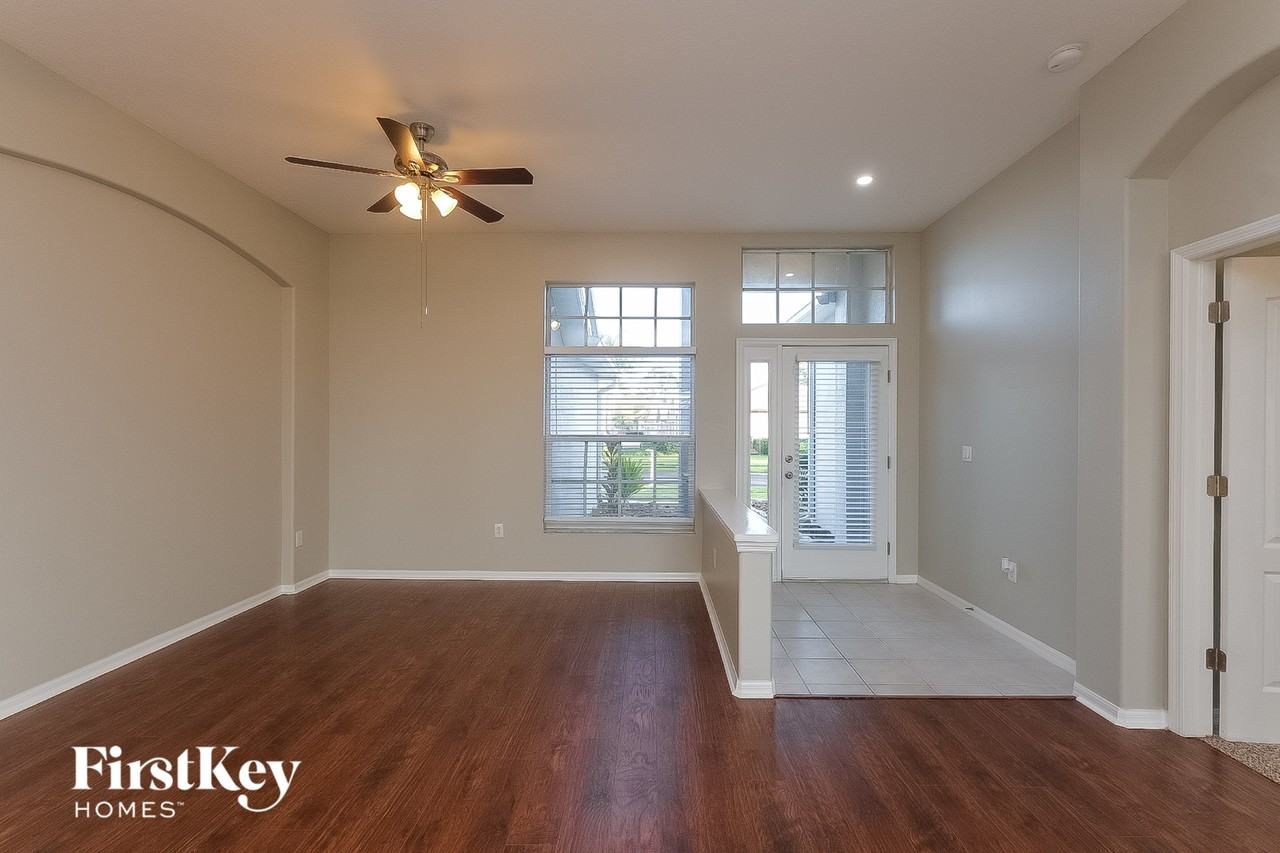 5032 Balsam Dr - Photo 3 of 15