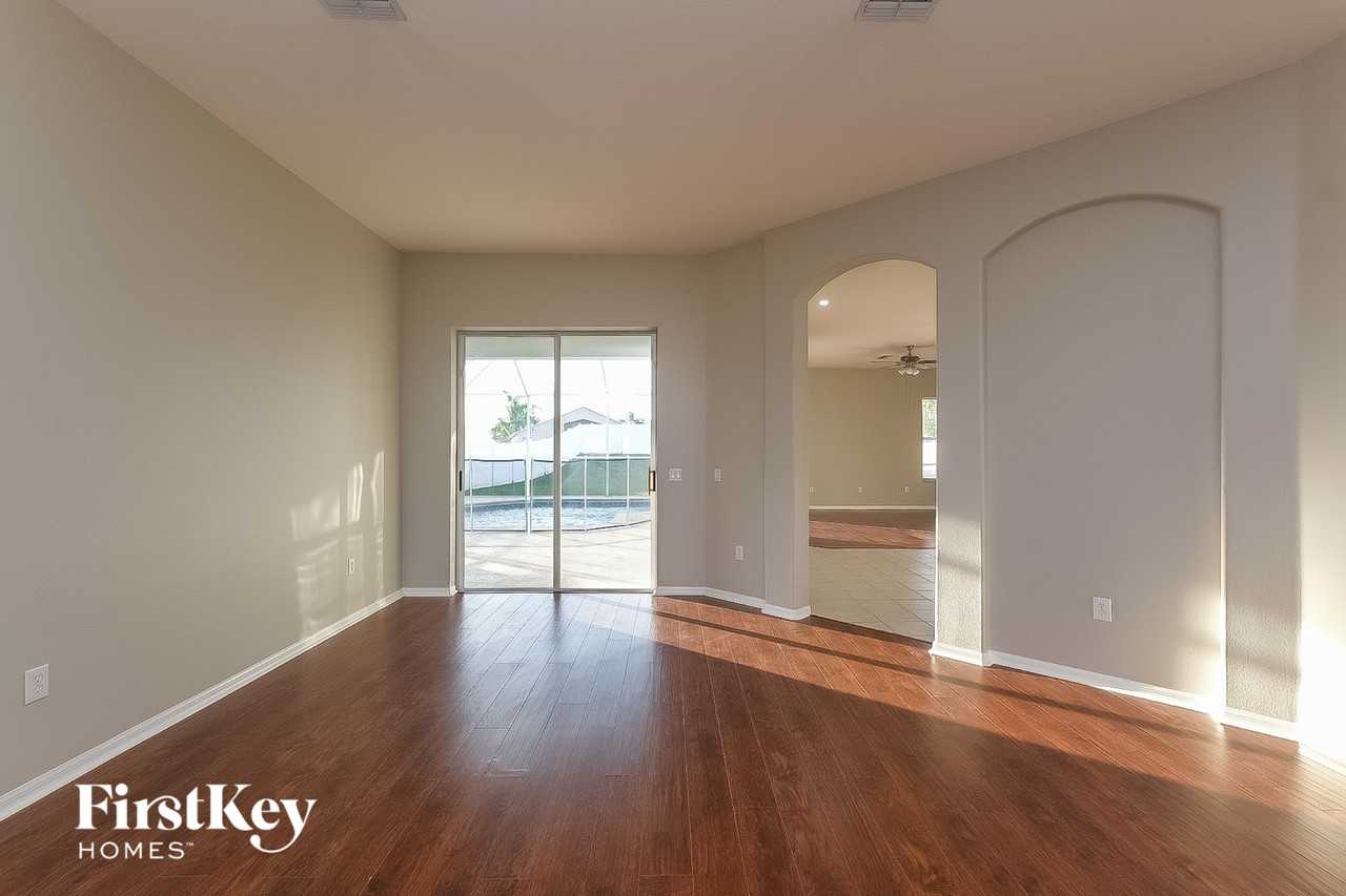 5032 Balsam Dr - Photo 4 of 15