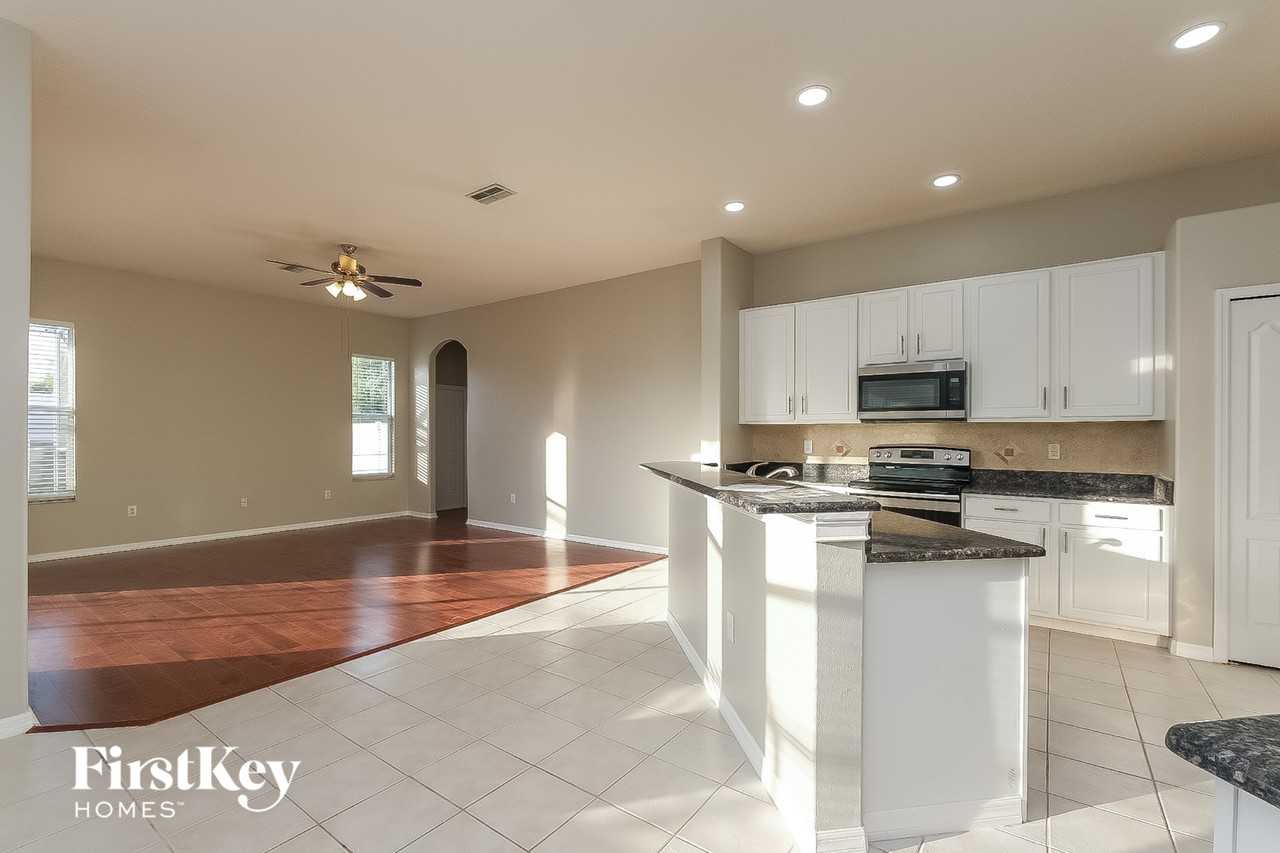 5032 Balsam Dr - Photo 5 of 15