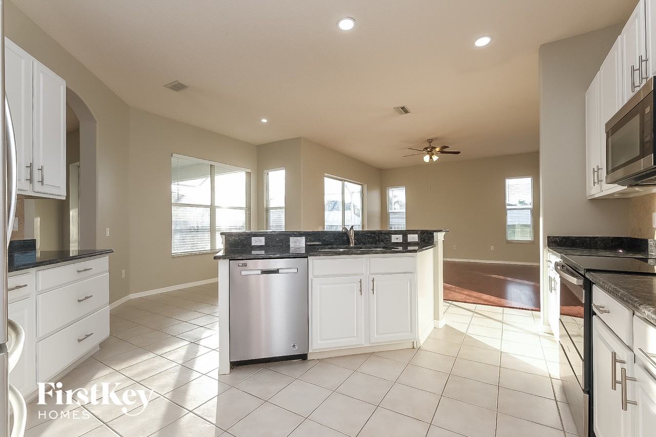 5032 Balsam Dr - Photo 6 of 15