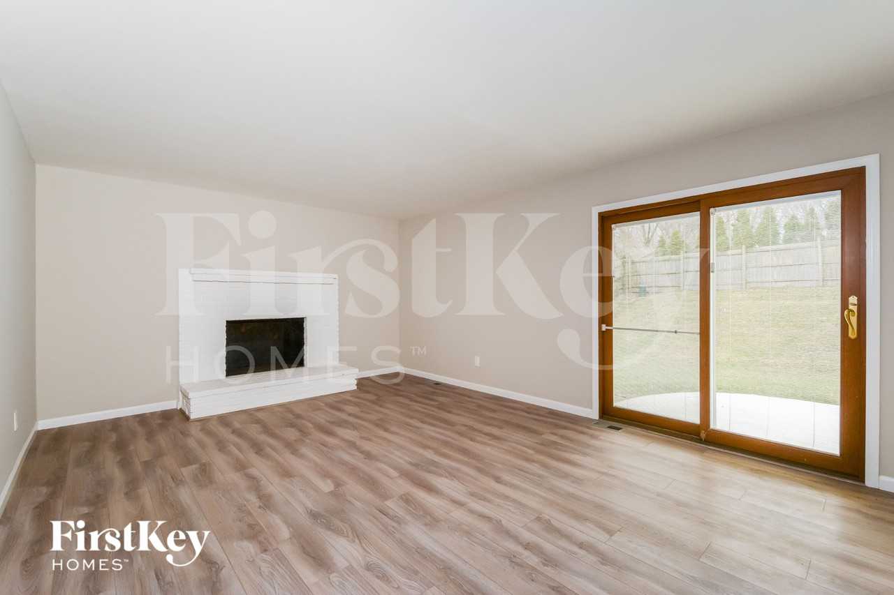 427 Holly Terrace Ct - Photo 2 of 15