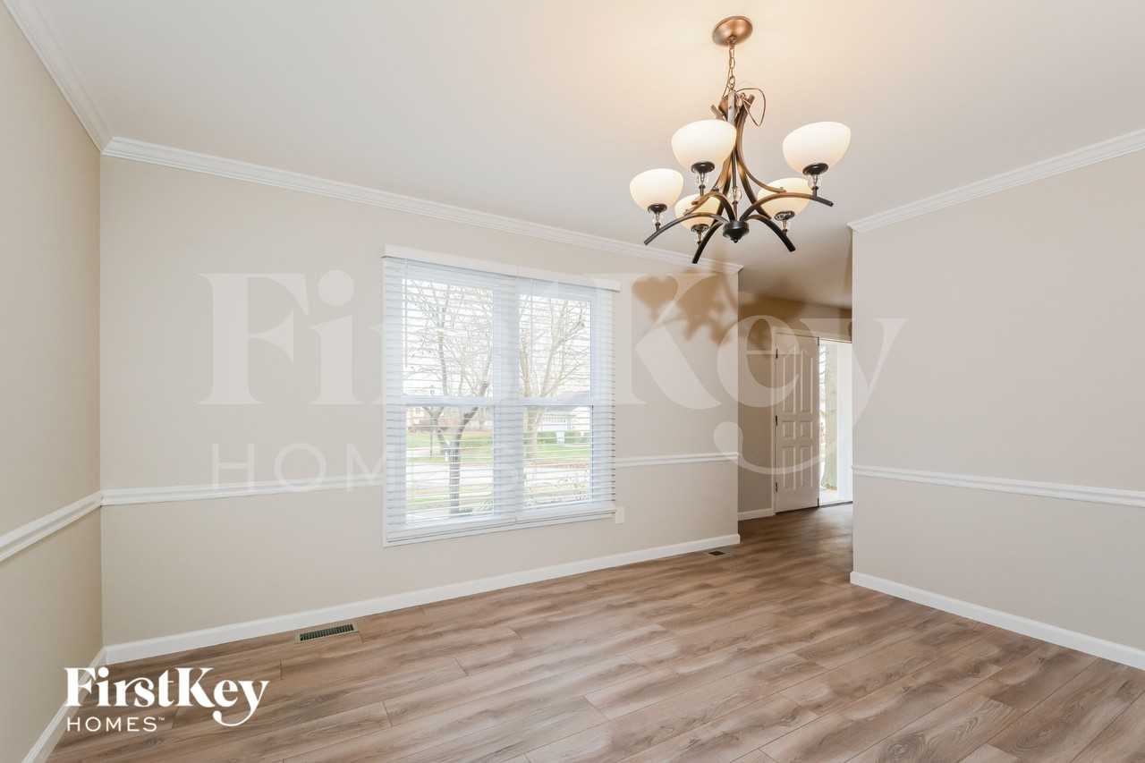 427 Holly Terrace Ct - Photo 3 of 15