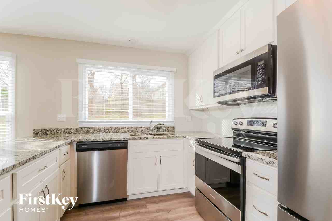 427 Holly Terrace Ct - Photo 4 of 15