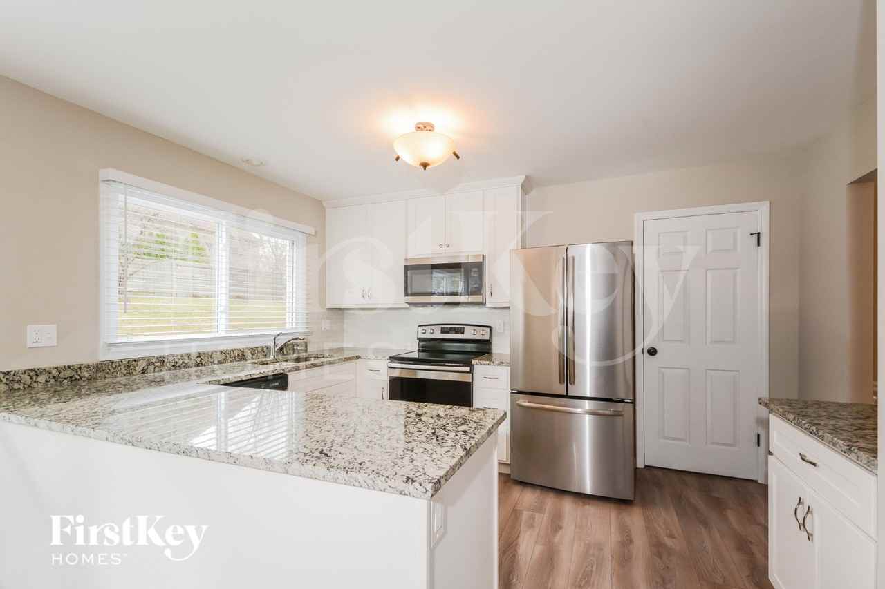 427 Holly Terrace Ct - Photo 5 of 15