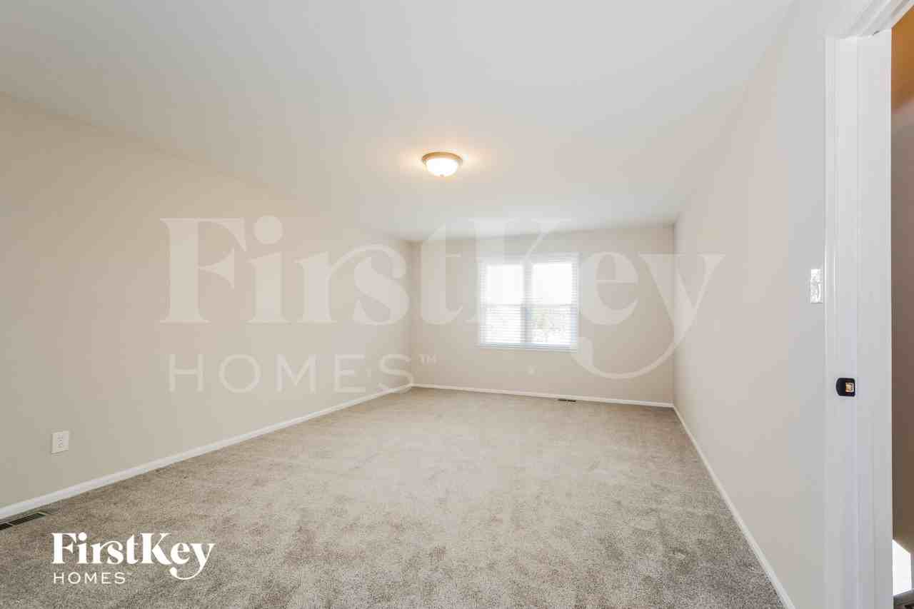 427 Holly Terrace Ct - Photo 7 of 15