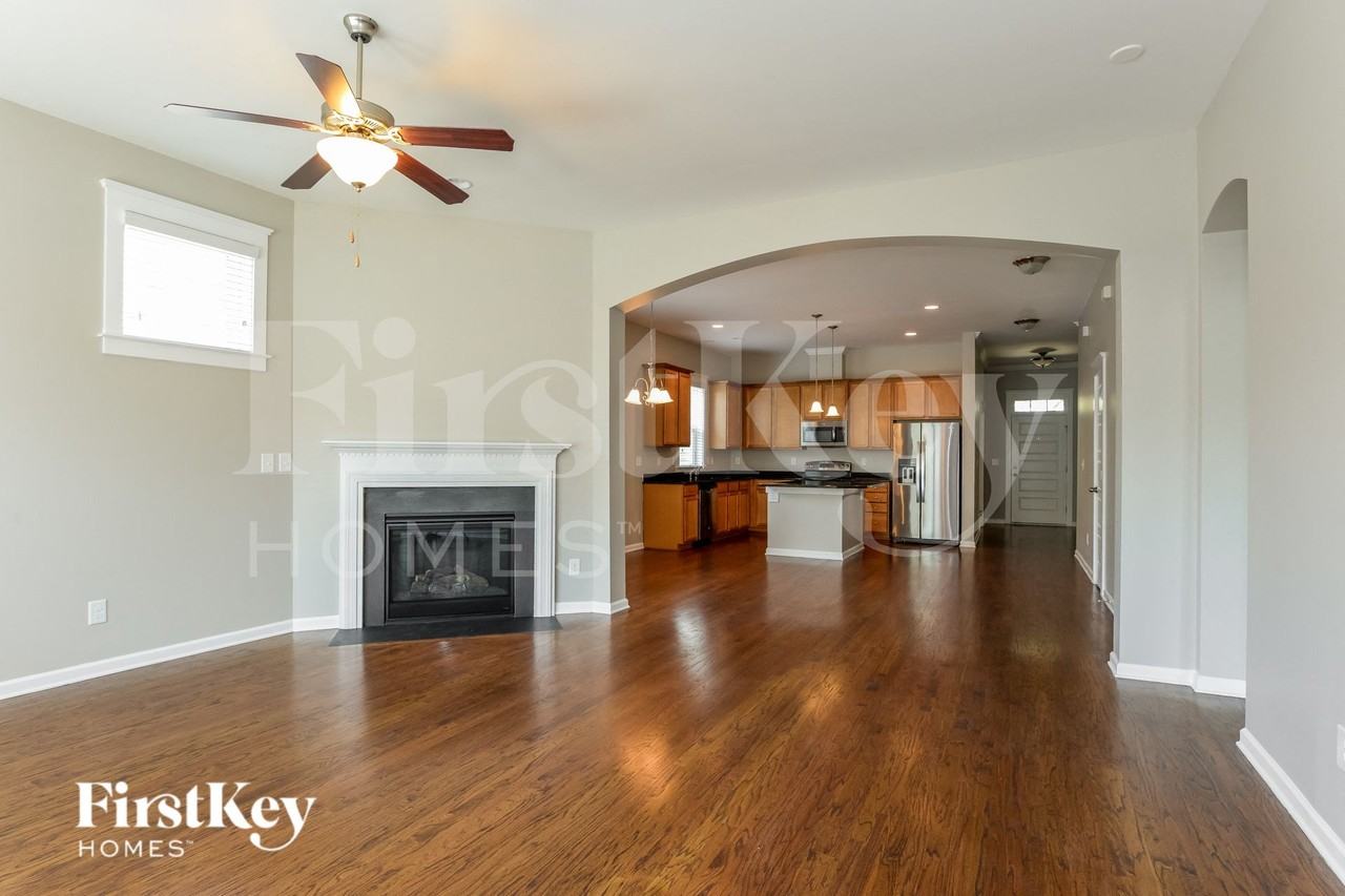 1118 Assembly St - Photo 3 of 14