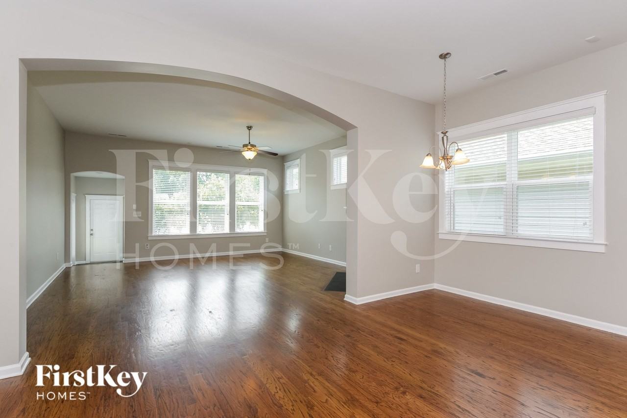 1118 Assembly St - Photo 4 of 14