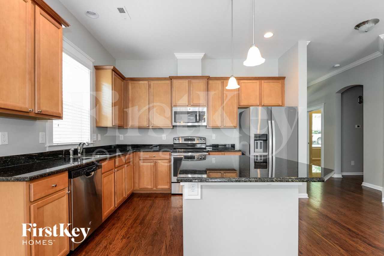 1118 Assembly St - Photo 5 of 14