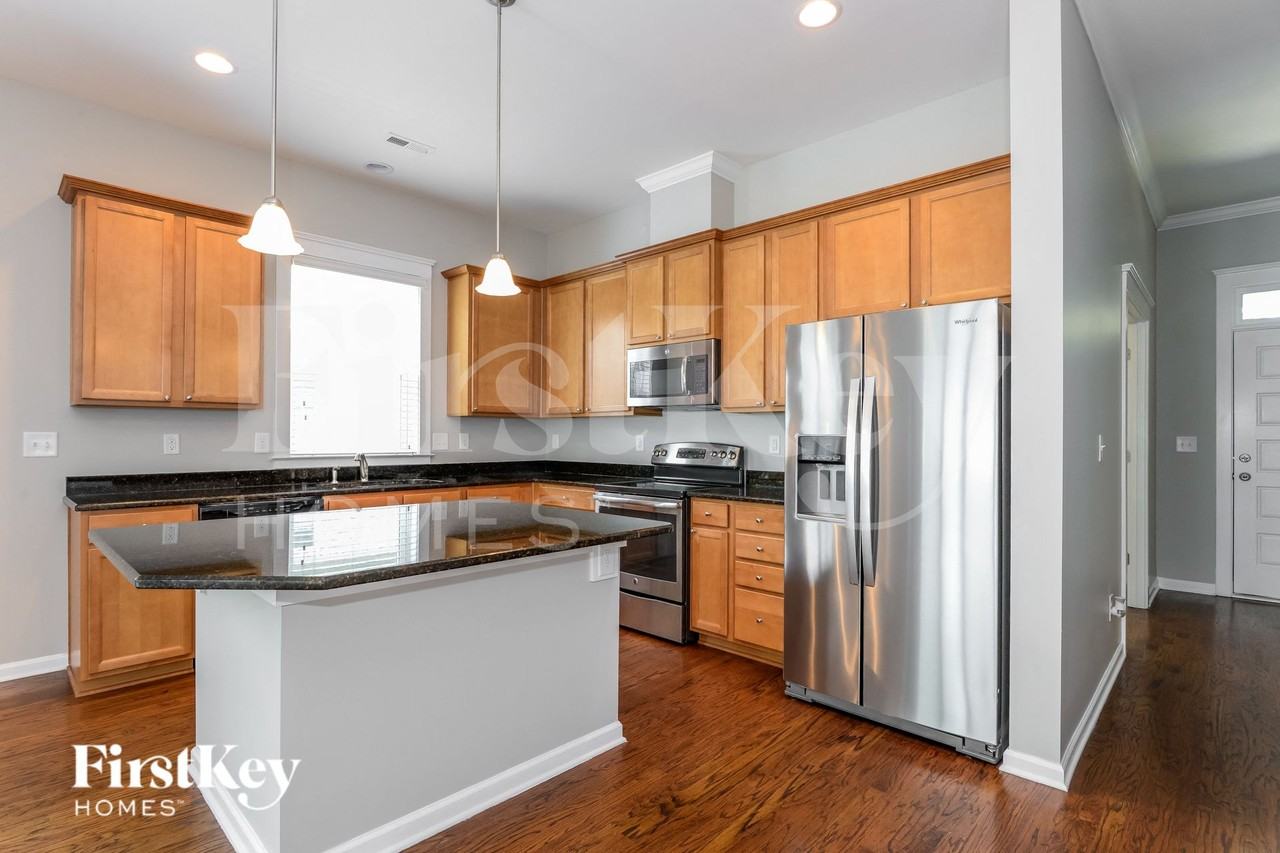1118 Assembly St - Photo 6 of 14