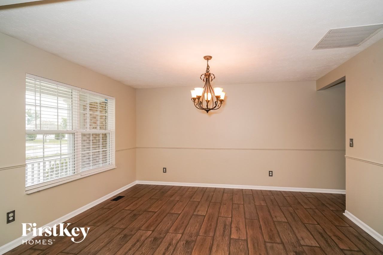 2323 S Moeller Cir - Photo 3 of 15