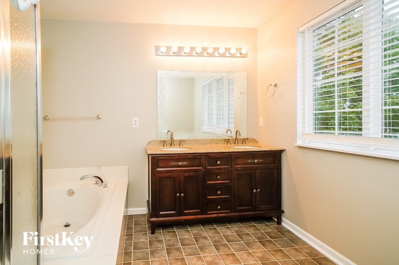 2323 S Moeller Cir - Photo 4 of 15