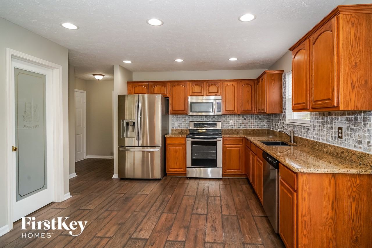 2323 S Moeller Cir - Photo 5 of 15