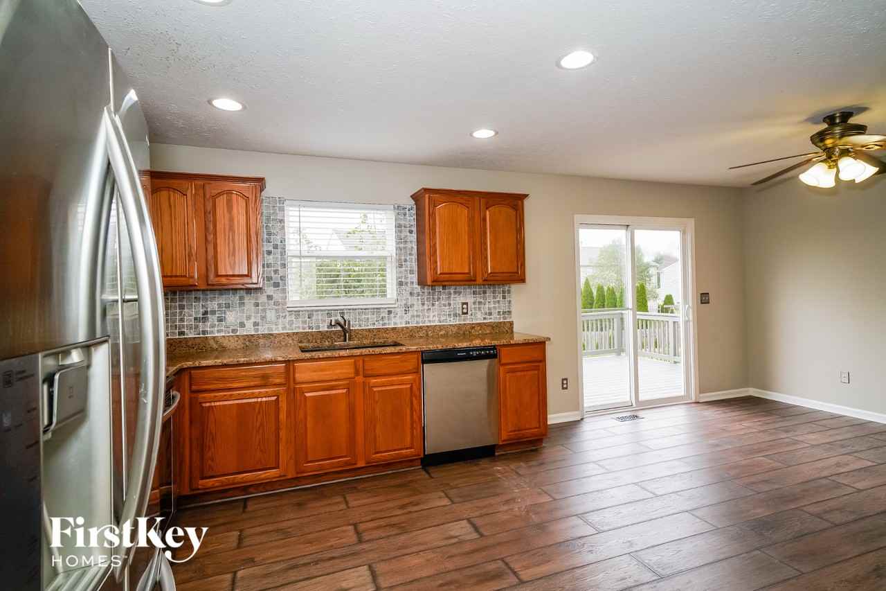 2323 S Moeller Cir - Photo 6 of 15