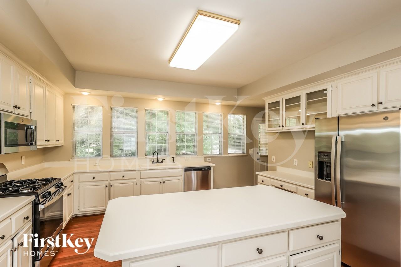 9240 Charlton Pl - Photo 5 of 16