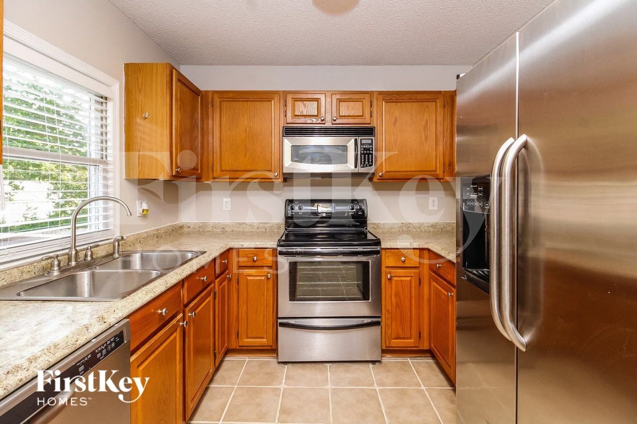 432 Shadybrook Rd - Photo 4 of 15