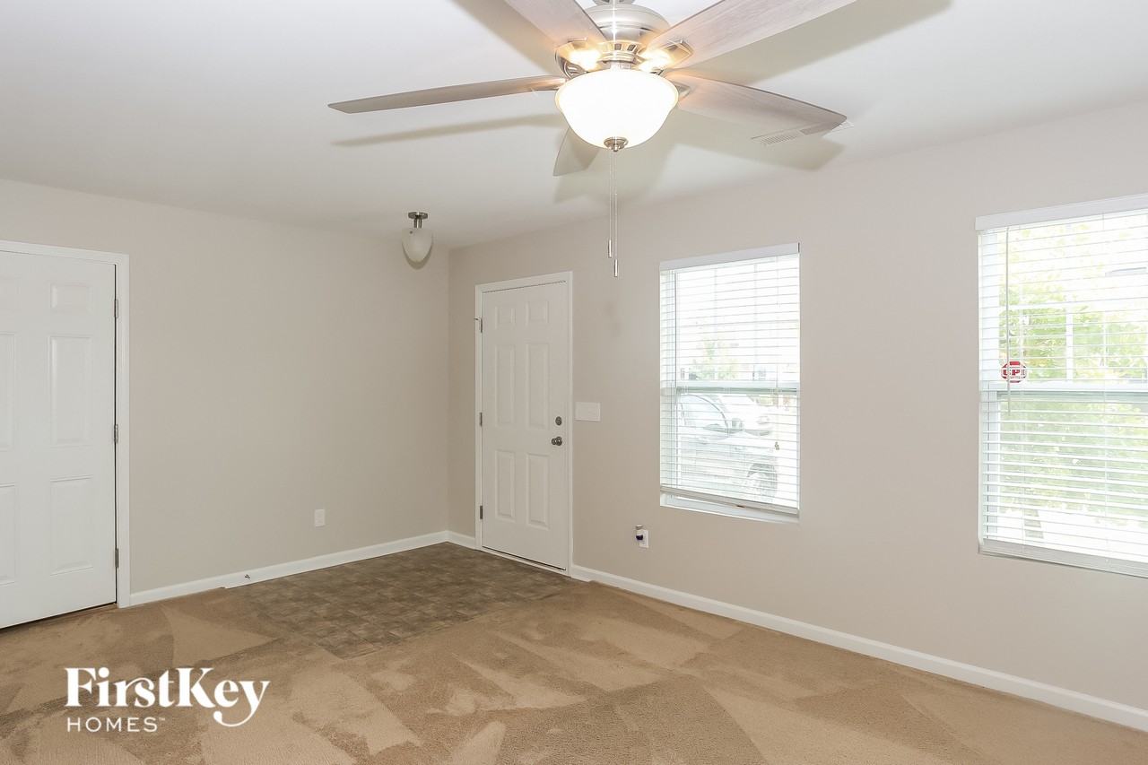 8180 Thornton St - Photo 4 of 15