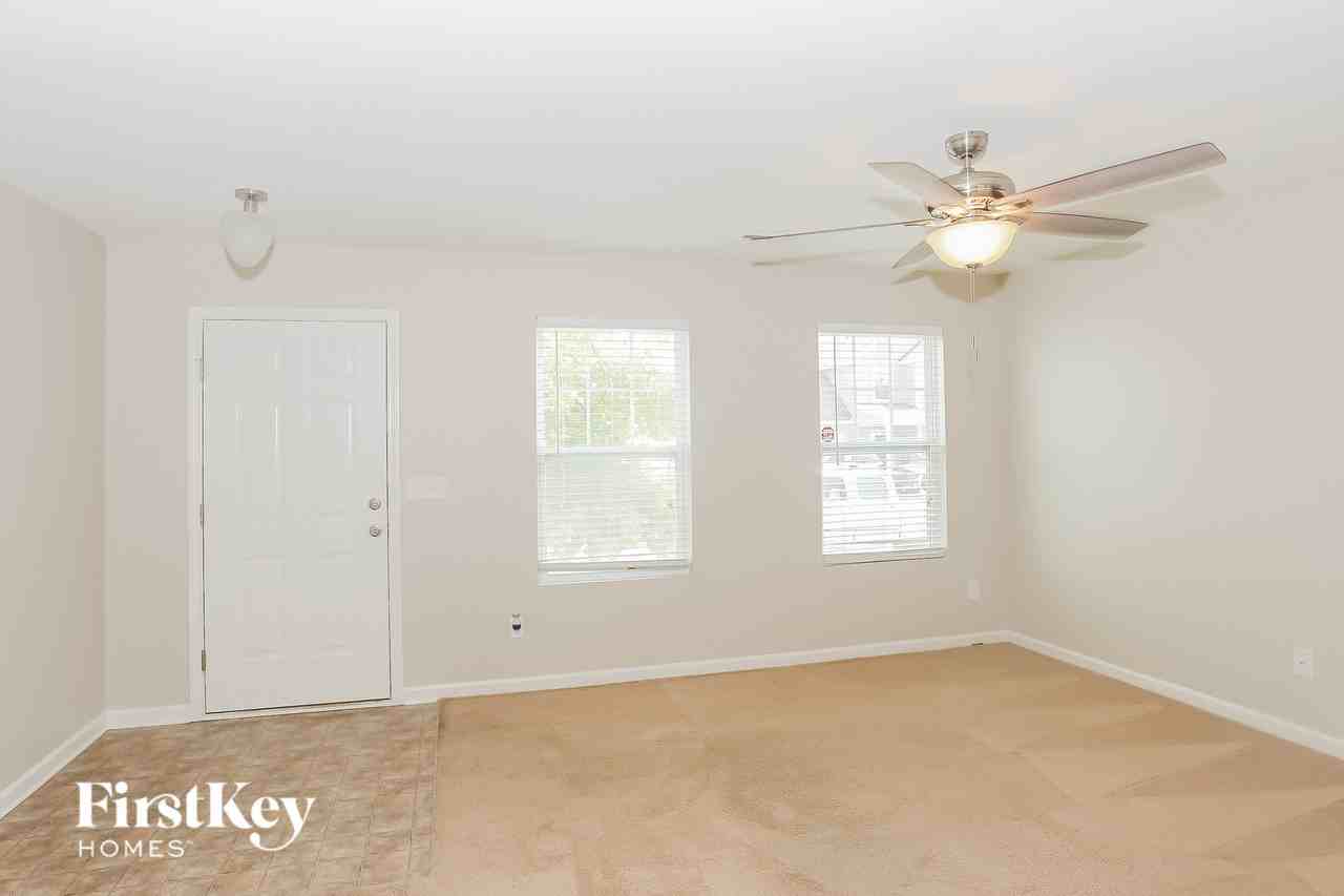 8180 Thornton St - Photo 5 of 15