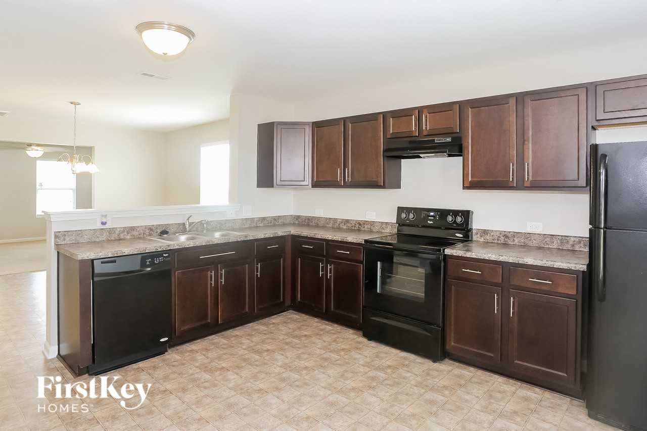 8180 Thornton St - Photo 7 of 15