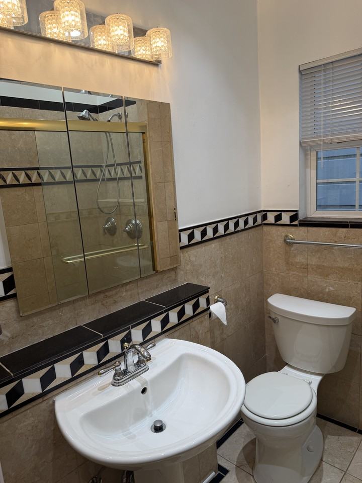 285 30th St #285 - Photo 5 of 13