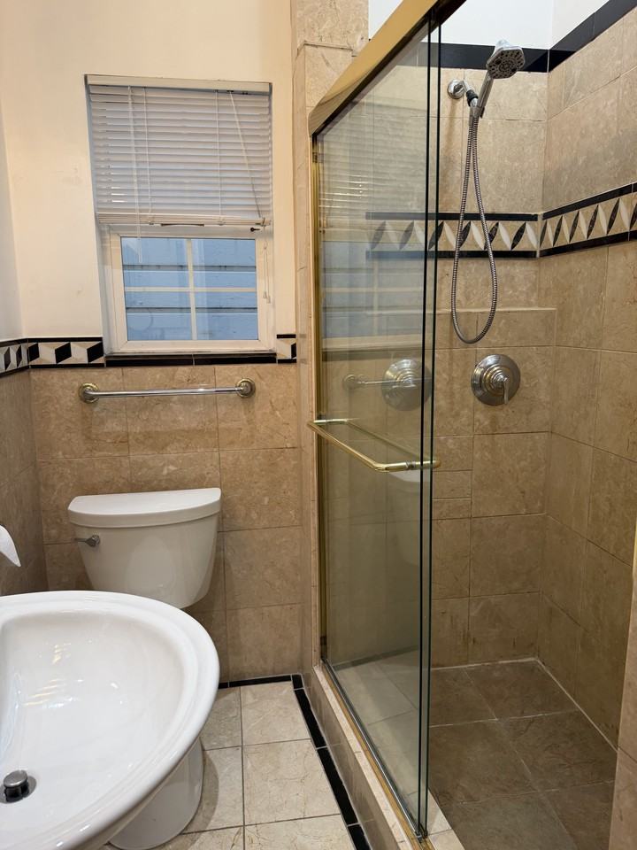 285 30th St #285 - Photo 6 of 13