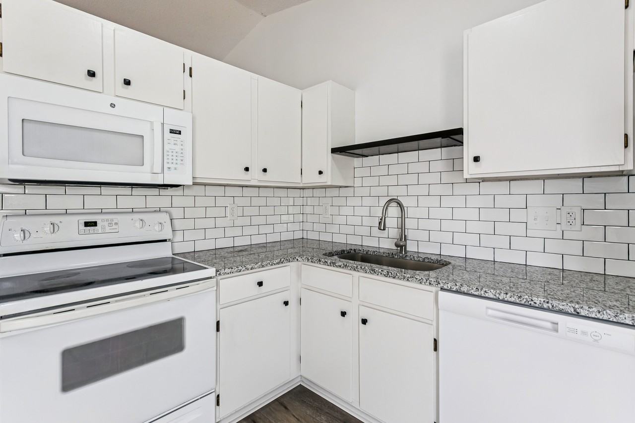 4319 S Elizabeth Ave #1 - Photo 7 of 15