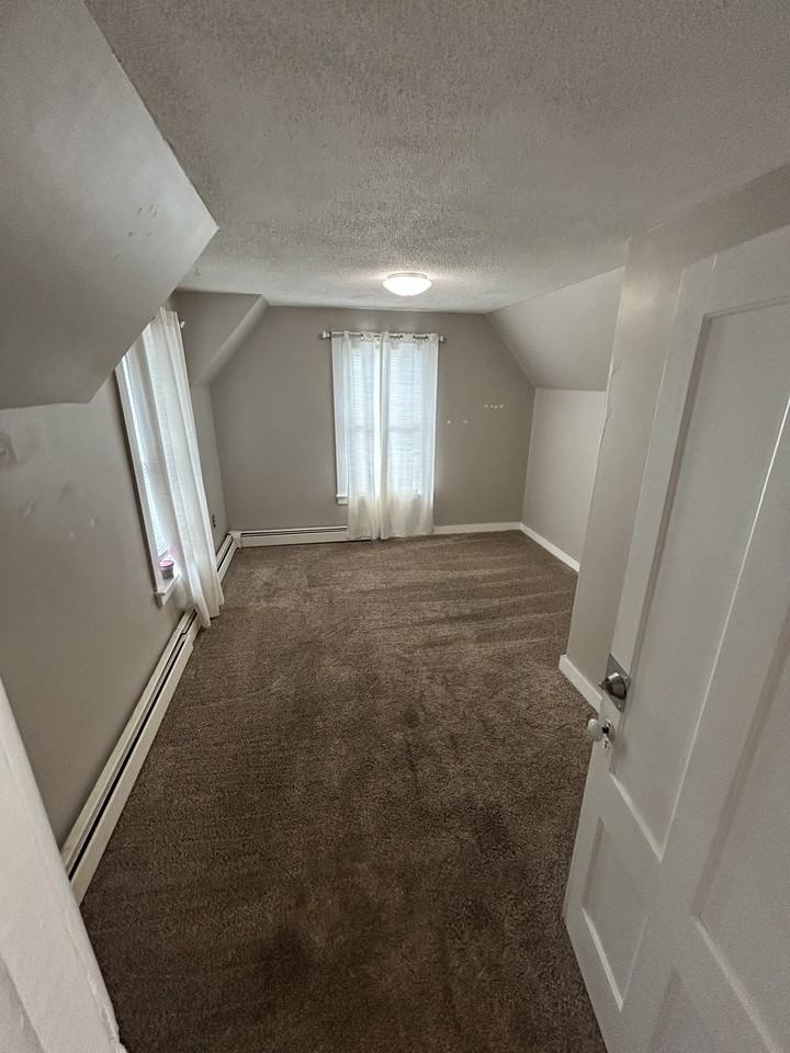 72 Willetts Ave #2 - Photo 5 of 10