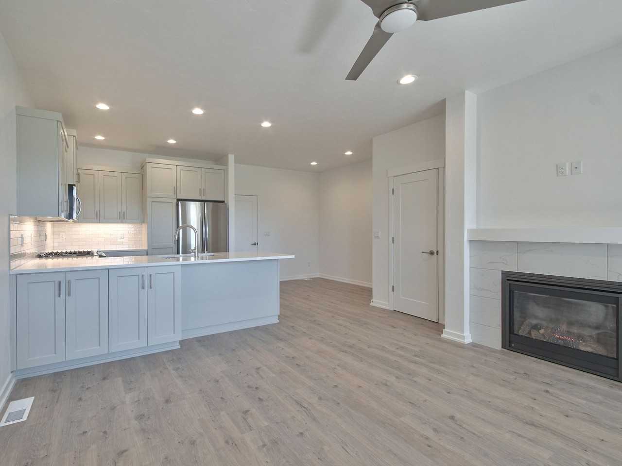 5617 Se Logan Ln #NA - Photo 2 of 18