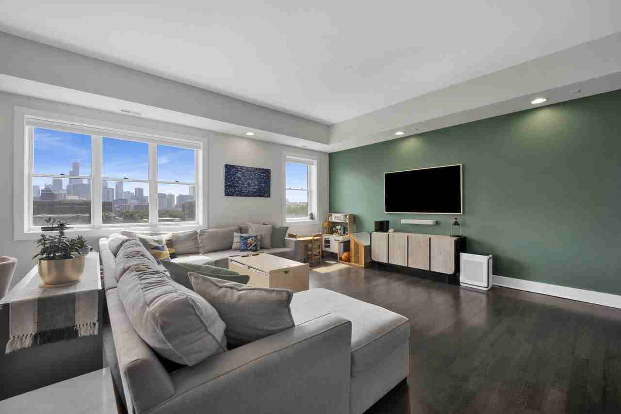 340 W Evergreen Ave #6E - Photo 3 of 29